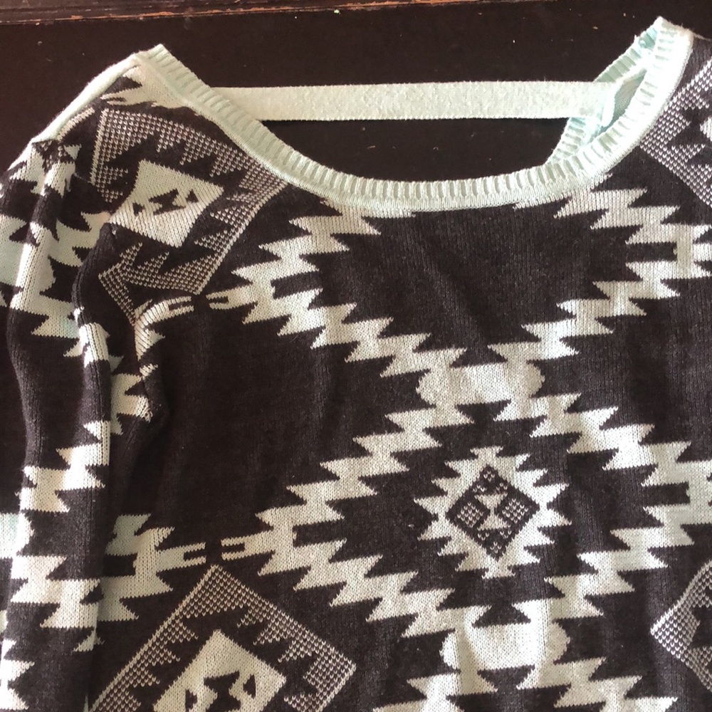 Aztec top - Picture 2 of 4